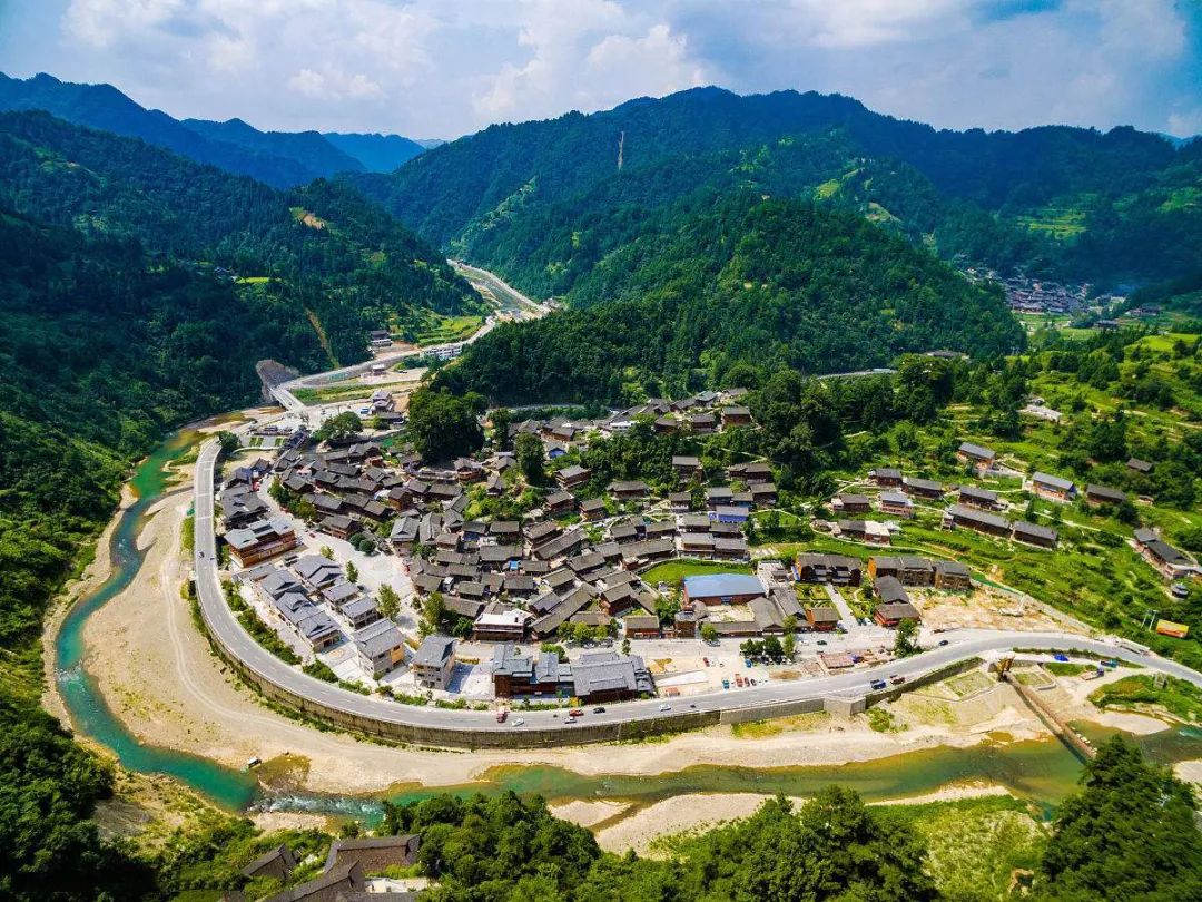 走进贵州，体验多游戏角色族风情之旅